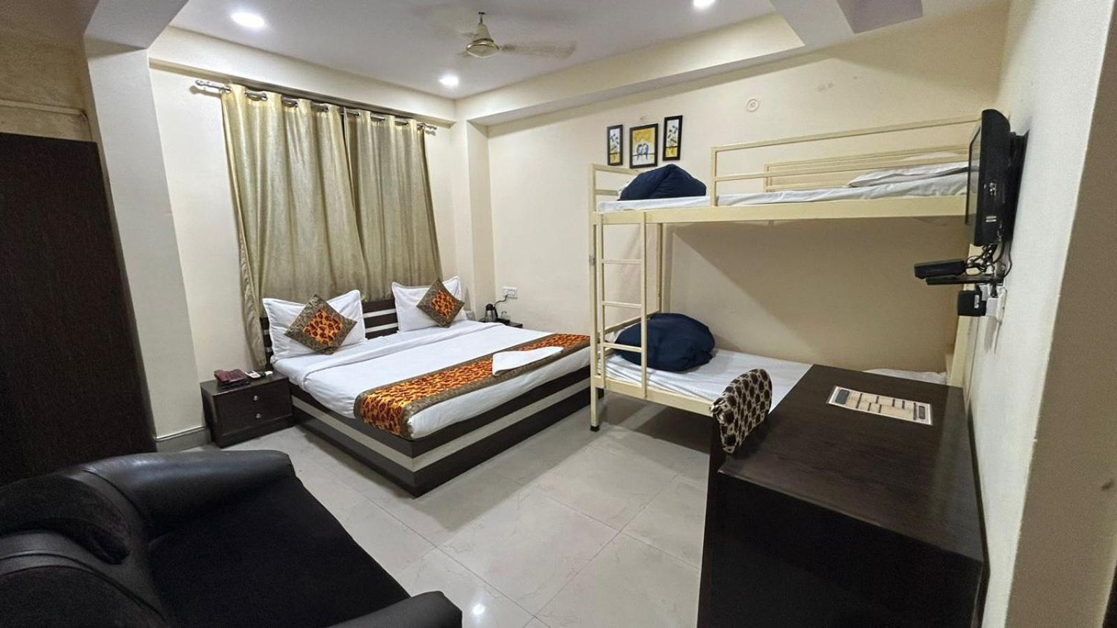 ורנאסי Hotel Sahu Near Kashi Vishwanath Temple Gate מראה חיצוני תמונה